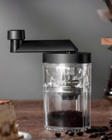 Hand-operated bean grinder